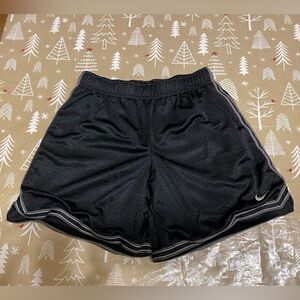 ☀️3 for $24☀️Nike shorts, size L Junior. (SH03)